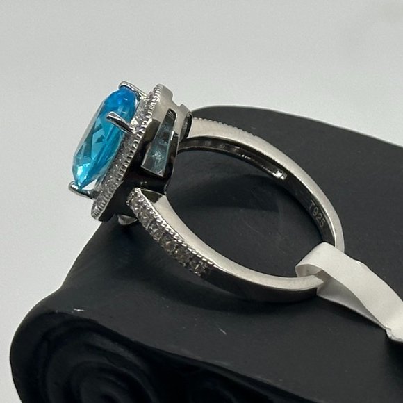 Brilliant Oval 3.60 Carat Blue Topaz Ring - Size 6 - Sterling Silver Setting - Picture 4 of 8